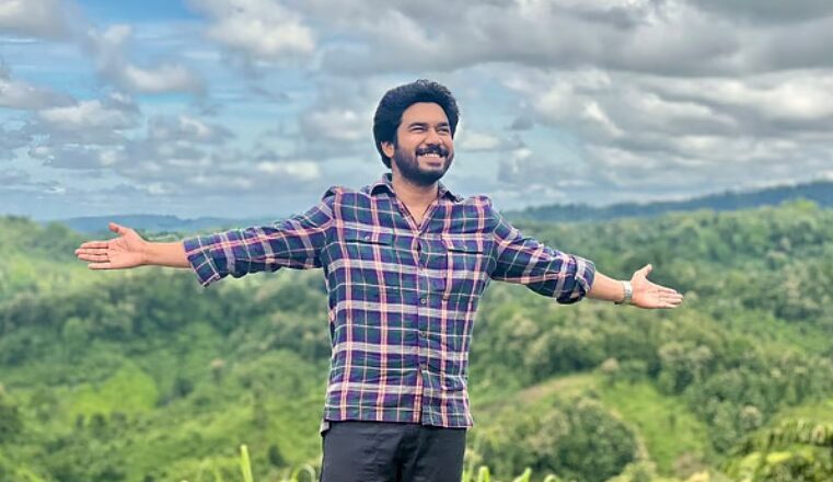 বাসার কি আবার প্রেমে পড়েছেন