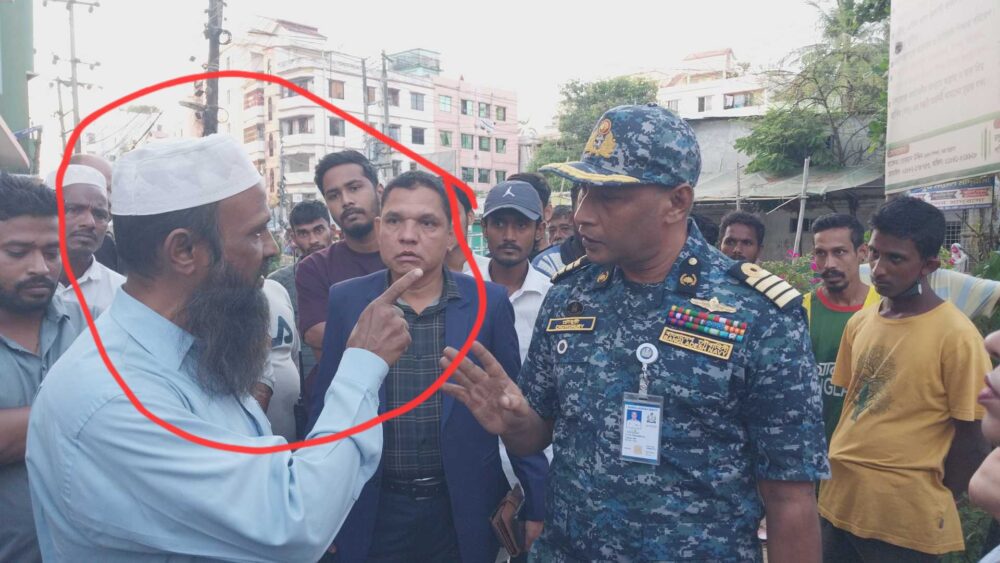 বাসা-বাড়ির সামনের অস্বাস্থ্যকর ময়লার ডাস্টবিন সরানোর বিষয়ে সংবাদ প্রকাশ করায় সাংবাদিককে হুমকি