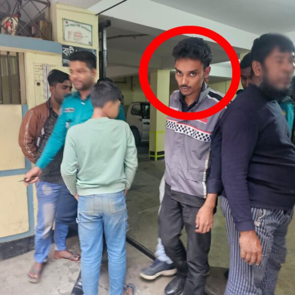 রাজধানীতে শিশুকে গাড়ি চাপা দিল লাইসেন্সবিহীন চালক