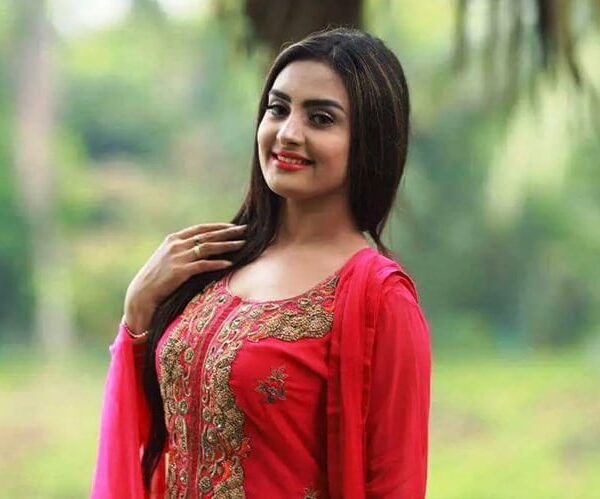 নায়িকা রুবিনা নিঝুম ও তাঁর স্বামীর বিরুদ্ধে গ্রেপ্তারি পরোয়ানা